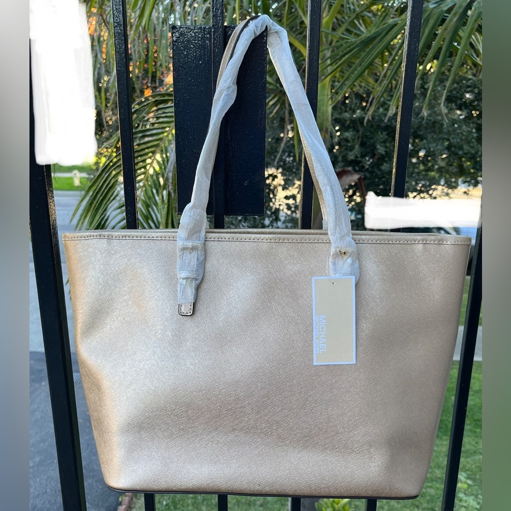 MICHAEL Michael Kors pale gold jet set travel leather tote shoulder bag NWT - Picture 2 of 10